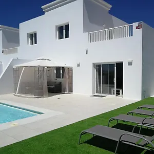 https://villa-selena-playa-blanca-lanzarote.in-canary-islands.com