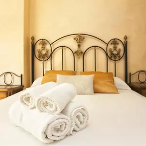 https://gtcs-apartament-reyna-house.hotelsinnerja.org